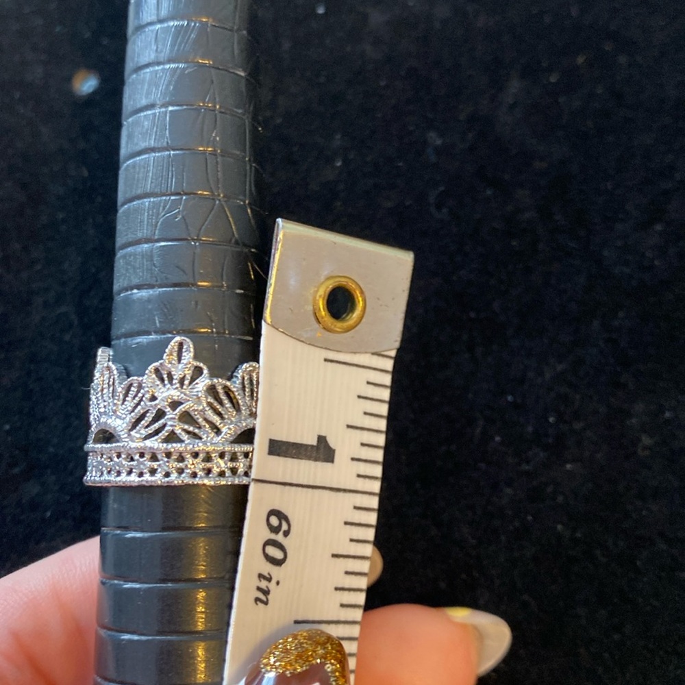 Queens lace size 7 ring Chloe and Isabel